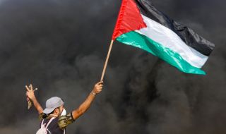 Палестинец намушка с нож двама израелци край военна база