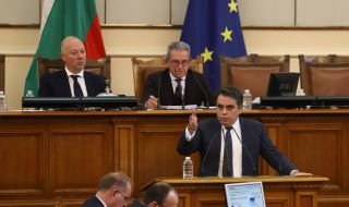 Асен Василев в парламента: Абсолютно безотговорно е да оставим държавата без бюджет 