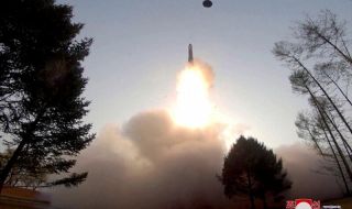 Последният тест на Пхенян е бил с нова междуконтинентална балистична ракета с твърдо гориво "Хвансон-18"