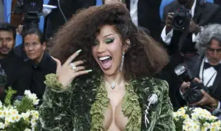 Карди Би си направила диамантен пиърсинг на необичайно място, но го загубила