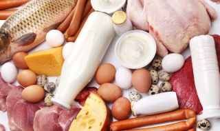 Цените на основните продукти ще останат високи до края на 2024 година, прогнозира Световната банка