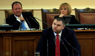 Имал ли е право парламентът да прекрати мандата на Пеевски