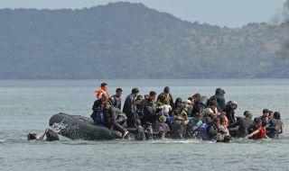 20 мигранти са обявени за изчезнали след потъване на лодка край Тунис