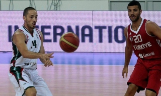 България успя с мъка да победи Исландия