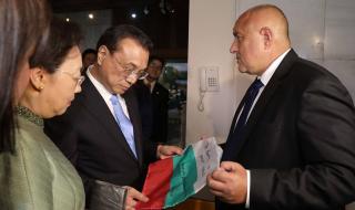 Излагат знамето на Боян Петров в музей в Китай