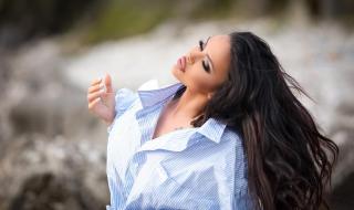 Мария показа секси тяло изпод завивките (СНИМКА)