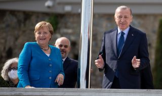 Меркел или Ердоган - кой заслужаваше повече наградата?