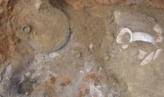 Оброчна плочка на тракийски конник открита край Сливен