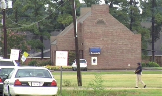 Полицаи застреляха похитител, убил заложник в банка