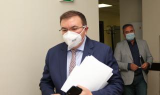 Здравният министър е с негативен тест за коронавирус