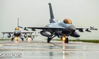 Боен самолет KF-16 се запали при излитане в Аляска, пилотите катапултираха