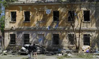 Масирана дрон атака над Одеса: взривове и дим в различни части на града