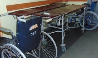 Mercedes помете инвалидна количка