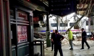 Влак се вряза в гара в Ню Джърси (Видео)