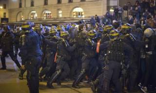 Нощ на барикади във Франция