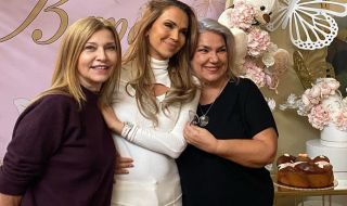 Ивайла Бакалова събра куп известни дами за погачата на бебето (СНИМКИ)