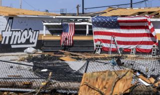 Байдън видя разрушенията след бурите в Мисисипи