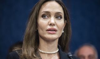 Траурният вид на Анджелина Джоли плаши феновете ѝ (ВИДЕО+СНИМКИ)