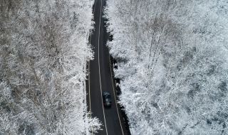 Петметрови снежни преспи блокират пътища в Турция