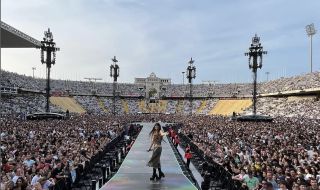 Внучката на Сакскобургготски подгря концерта на Coldplay в Барселона (СНИМКИ)