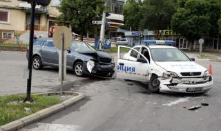 Кола удари патрулка в Шумен. Двама полицаи са ранени