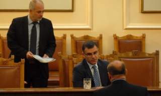 Безредици в парламента, Дянков се извини