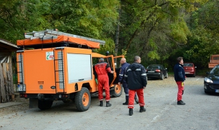 Свлачище затрупа двама туристи-англичани край Крушунските водопади