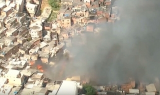 Пожар изпепели квартал в Сао Пауло (Видео)
