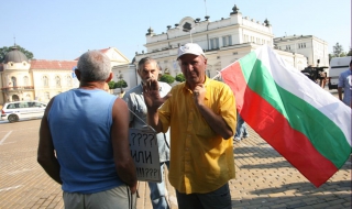 Поредно кафе пред парламента