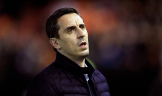 Гари Невил след резила: Няма да подам оставка