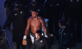 Антъни Джошуа към Тайсън Фюри: Подпиши, алчен шкембак!