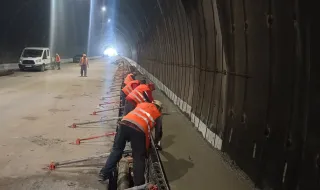 In the "Topli Dol" tunnel on the "Hemus" motorway, work is underway on the drainage chutes, sidewalks and waterproofing