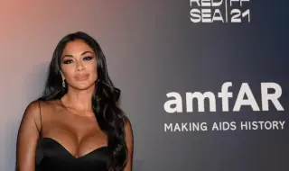 Никол Шерцингер развя грива за морско ВИДЕО от Филипините