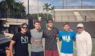 Григор Димитров поддържа форма с еквадорец