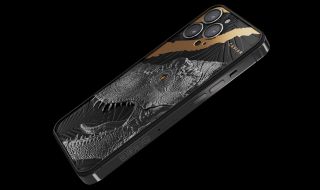 iPhone 13 с истински зъб от динозавър струва над 15 хиляди лева