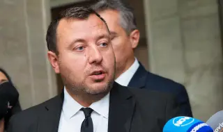 „Възраждане“ алармира: Управляващото мнозинство подготвя спешна смяна на ръководствата на ДАНС, ДАР и ДАТО