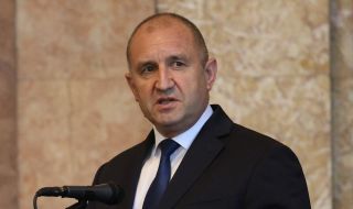 Румен Радев се обяви против прекратяване концесията на "Лукойл" за пристанище "Росенец"