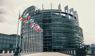 Европейският парламент отпуска още средства за бежанците