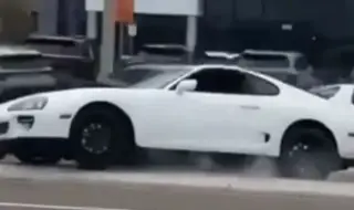 Една от най-емблематичните японски икони на 90-те приключи жизнения си път по възможно най-абсурдния начин (ВИДЕО)