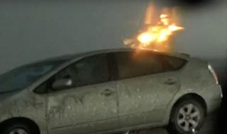 Светкавица удари Toyota Prius и я повреди сериозно (ВИДЕО)