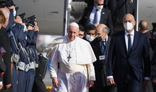 Папата пристигна в Гърция - 1