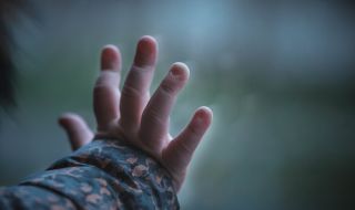 Арестуваха жена, заподозряна в агресия към 3-месечното си бебе