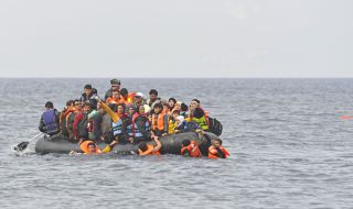 Около 80 незаконни мигранти са заловени от гръцката брегова охрана