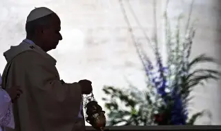 Папа Лъв XIV призова за мир във Великденското си обръщение „Urbi et Orbi“