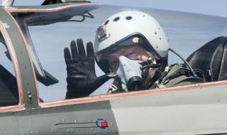 Порошенко полетя с изтребител МиГ-29 (ВИДЕО)
