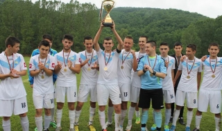 Юношите на Арда вдигнаха шампионската купа в зона "Пловдив"