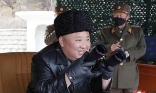 Ким гледа отблизо изстрелването на снаряди