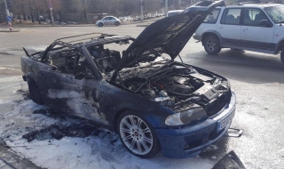 Кола се самозапали в движение