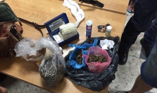 Хванаха две млади жени за наркотици