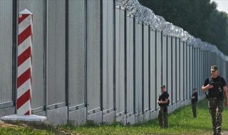 30 мигранти са блокирани от три дни край полската стена на границата с Беларус